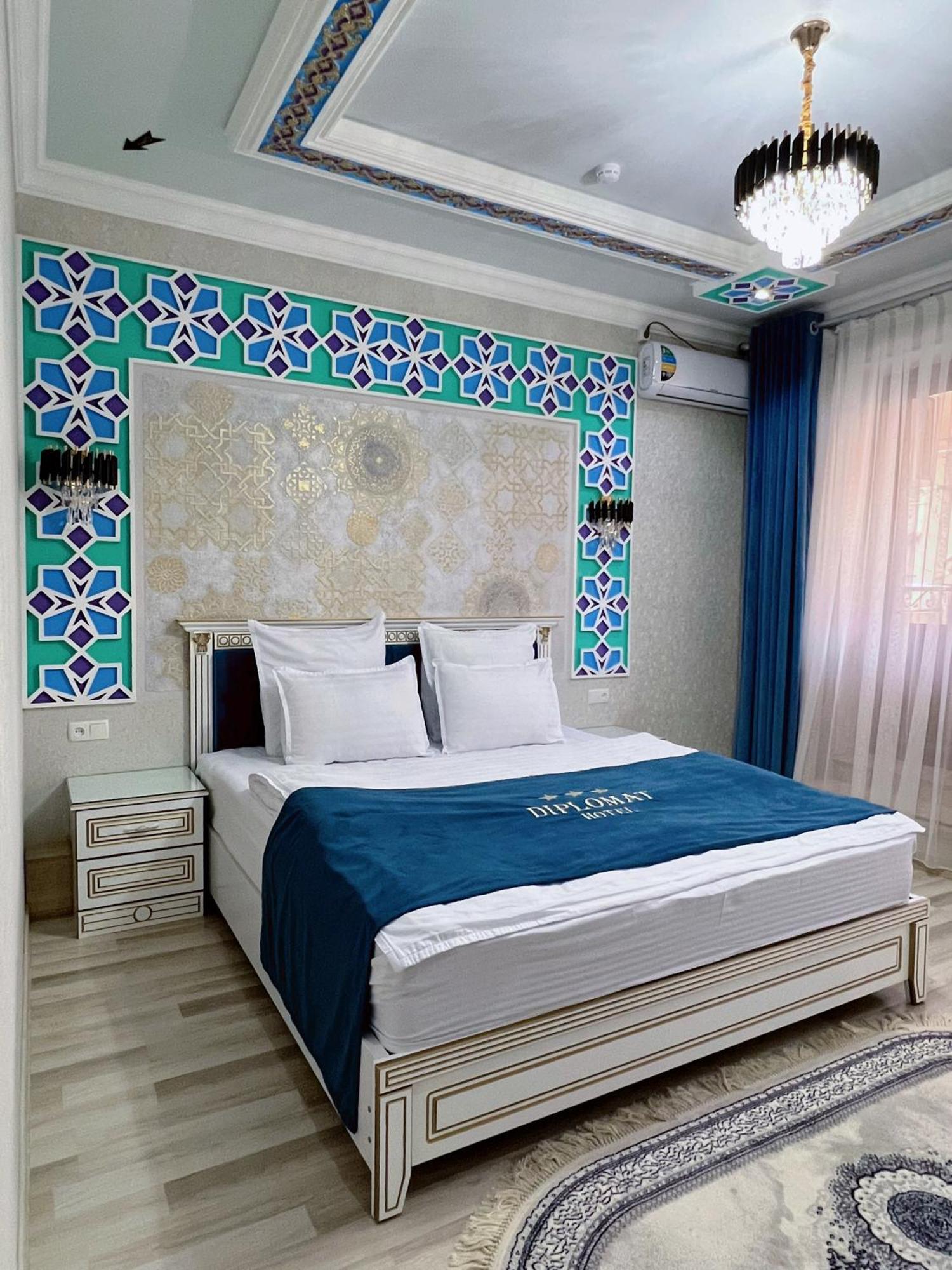 Diplomat Premium Hotel Samarkand Ngoại thất bức ảnh